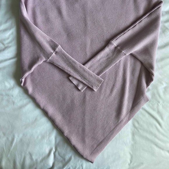 Asymmetrical Dolman Ottoman | Lilac - Picture 4 of 5